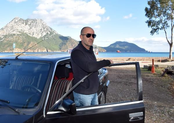 Antalya'da benzerliği hayatını değiştirdi gören fotoğraf çektiriyor! Beyazıt Öztürk'e çıkmıştı - Resim: 1