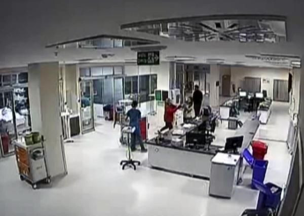 Antalya'da kız kardeşlerden doktor ve hemşirelere saldırı! İşte verilen ceza - Resim: 2