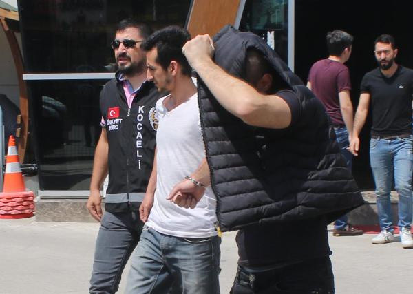 Cinsel ilişki vaadiyle kandırıp dehşeti yaşattılar - Resim: 0