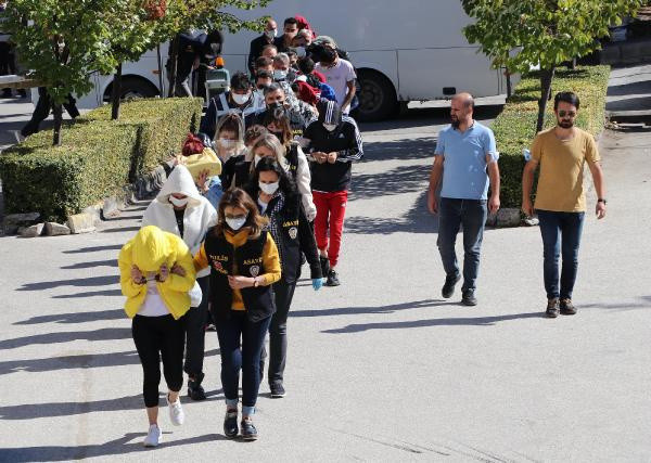 Eskişehir merkezli 6 ilde fuhuş operasyonu! Çok sayıda gözaltı var - Resim: 0