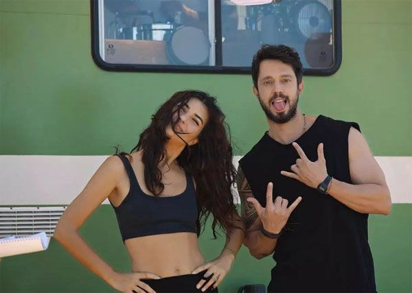 Yeni dizisi için saçlarını uzattı! Murat Boz yeni tarzıyla sosyal medyayı salladı - Resim: 1