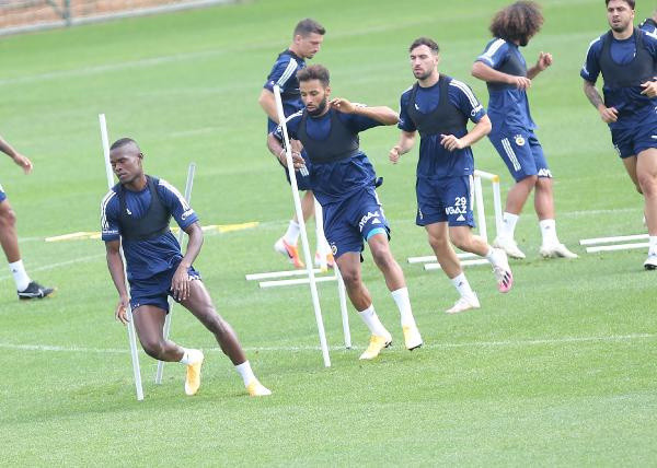 Fenerbahçe idmanında dikkat çeken Emre Belözoğlu detayı - Resim: 0