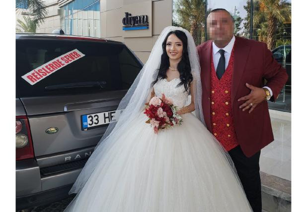 Mersin'de eski eşinin özel görüntülerini paylaştı! Meğer 3 kadınla... - Resim: 0