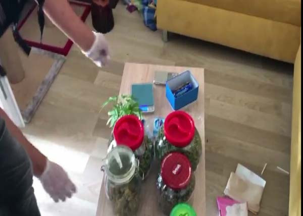 Villaya gelen kurye içeride yapılanları polise haber verince... - Resim: 2