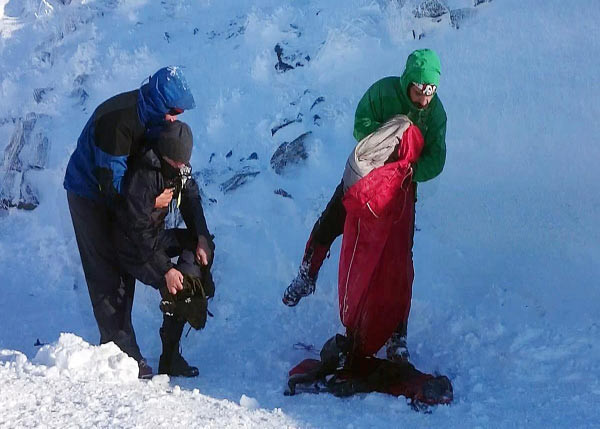 Mahsur kalan dağcıların kurtarılma anı - Resim: 1