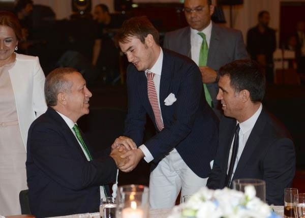 Mustafa Ceceli Erdoğan'ın iftar yemeğine zorla girmeye çalıştı - Resim: 4