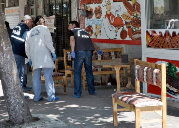 İstanbul'da polise saldırı: 1 şehit - Resim: 2