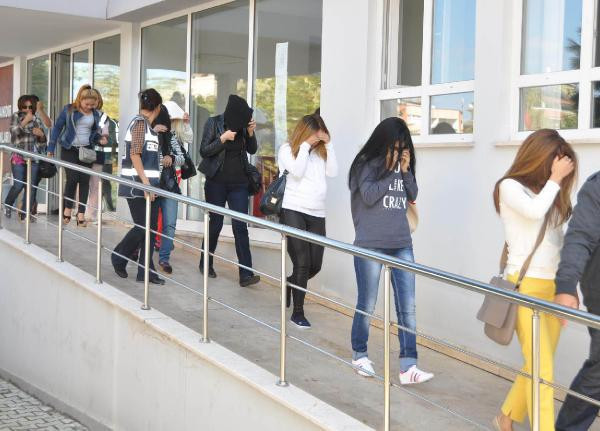 Otellere gece yarısı baskını! Fuhuş yapanlar arasında... - Resim: 4