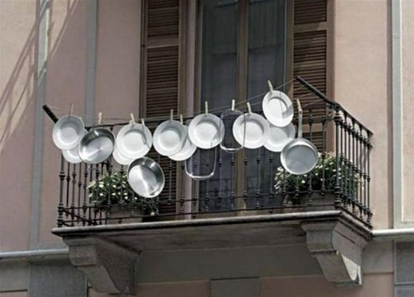 Balkona bu halde çıktı kimselere aldırış etmeden... - Resim: 3