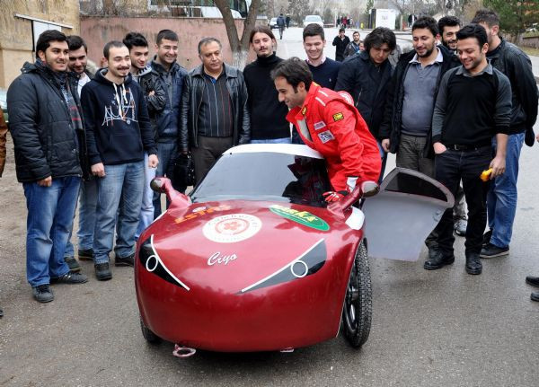 Üniversiteliler otomobil üretti! - Resim: 4