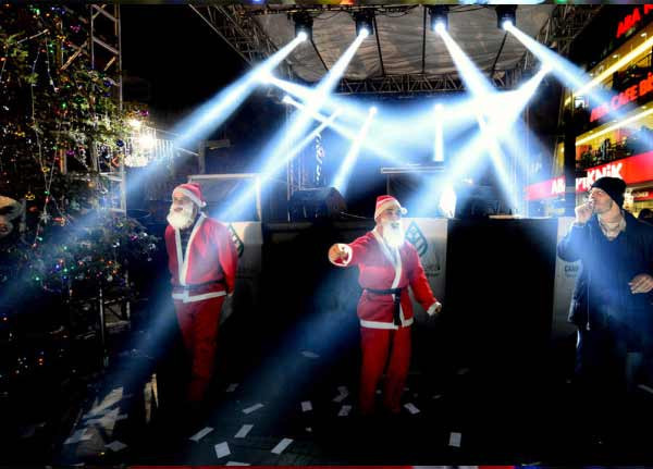 Yeni yıl coşkusu başladı - Resim: 2