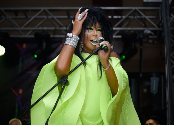 Diva'dan Çeşme'ye milyonluk yatırım! Fiyatıyla dudak uçuklatan evi göz kamaştıracak - Resim: 4