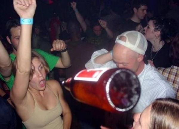 Her şey 1 saniyede oldu! Plajda poz verirken üzerine....  - Resim: 4