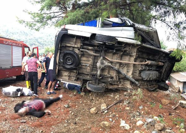 Antalya'da tur minibüsü devrildi: Çok sayıda ölü ve yaralı var! - Resim: 2