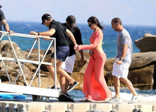 Türk iş adamı Emir Uyar ile aşk yaşayan Adriana Lima'dan iddialı paylaşım! - Resim: 1