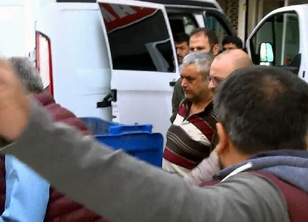 Adana'da vahşet! Tartıştığı babasını boğazını keserek öldürdü - Resim: 1