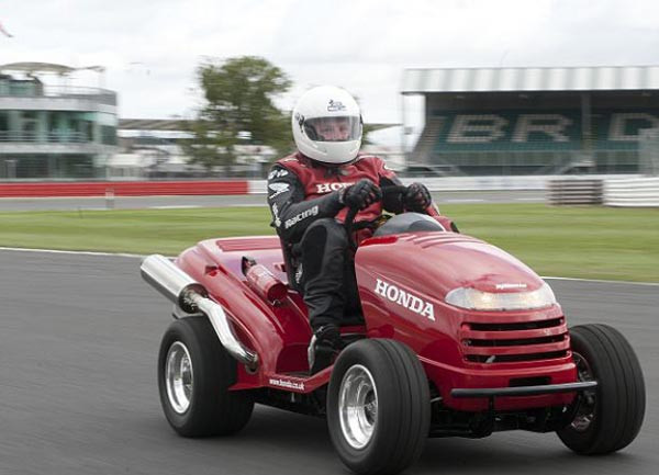 Honda çim biçme makinası rekor kırdı! - Resim: 2