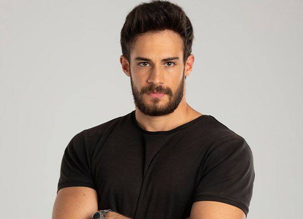 Survivor Batuhan'ın kardeşi güzelliği ile mest etti! Kız kardeşi de en az kendisi kadar ünlü - Resim: 2