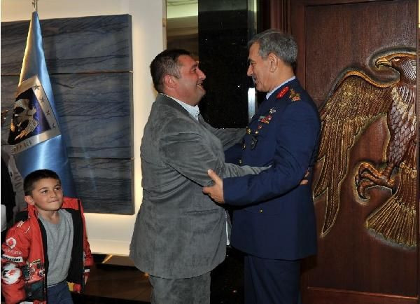 Fedakar sıvacıya Genelkurmay'dan plaket - Resim: 1