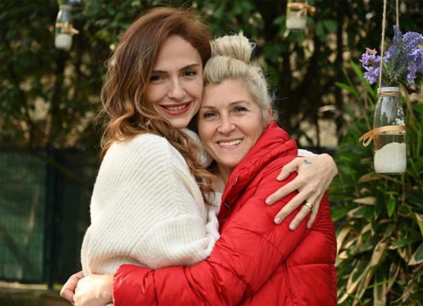 Arka Sıradakiler'in yıldızı kötü haberi duyurdu! Sinem Uslu 'kemoterapiye başladık' dedi, dua istedi - Resim: 1