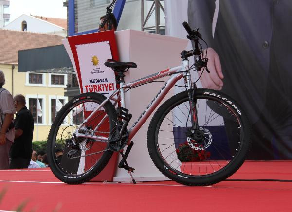 Makam aracını böyle kullandı! - Resim: 4