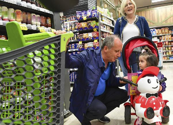 Muharrem İnce eşiyle birlikte alışverişte - Resim: 2