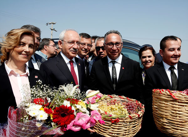 Kılıçdaroğlu 'üzüm mitingi' öncesi üzüm kesti - Resim: 1