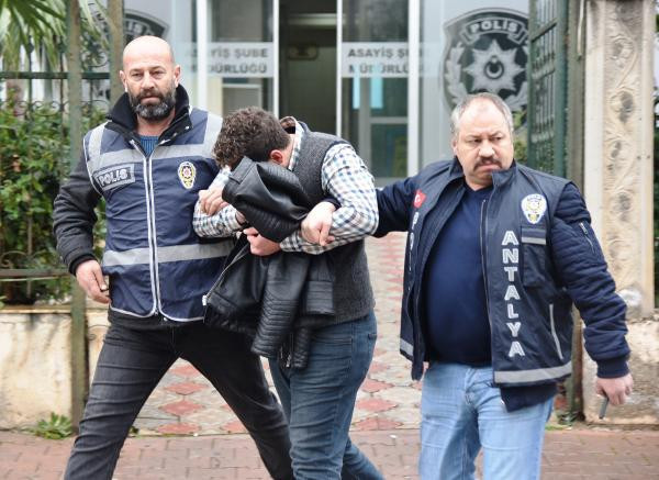 'Kocam evde yok' diye eve çağırıp uygunsuz görüntülerini çekti - Resim: 2