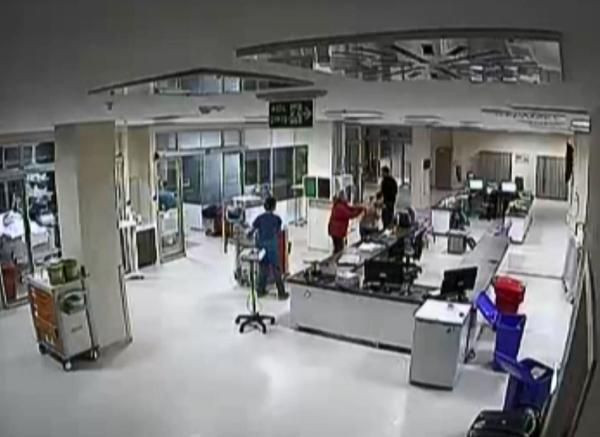 Antalya'da kız kardeşlerden doktor ve hemşirelere saldırı! İşte verilen ceza - Resim: 4