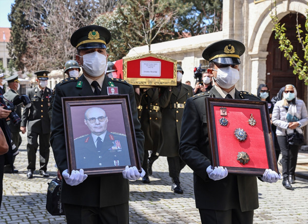 12 Eylül darbesinin Genelkurmay Başkanı Necdet Üruğ son yolculuğuna uğurlandı - Resim: 1
