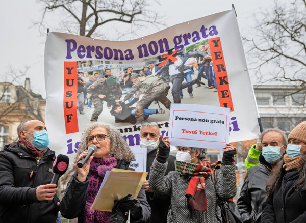 93 bin TL maaşlı Yusuf Yerkel iş başı yapamıyor! Almanya'da 2. protesto: 'Treter' lakabı takıldı - Resim: 1