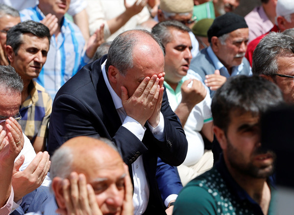 Muharrem İnce cuma namazında böyle görüntülendi - Resim: 2