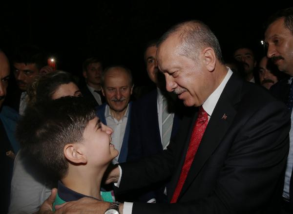 Erdoğan'dan sahilde oturan vatandaşlara sürpriz... - Resim: 2
