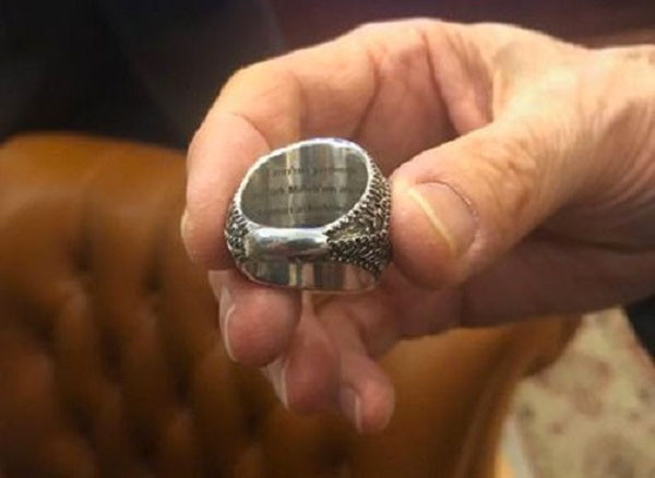 Devlet Bahçeli 2019'a yeni yüzüğüyle girdi öyle bir özelliği var ki... - Resim: 3