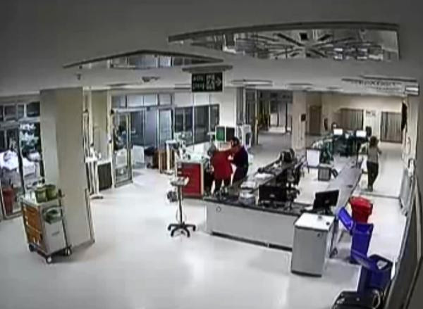 Antalya'da kız kardeşlerden doktor ve hemşirelere saldırı! İşte verilen ceza - Resim: 0