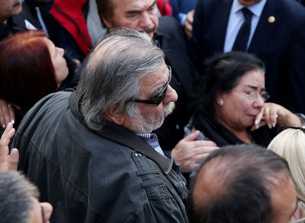 Arif Sağ'ın eşi deyişlerle son yolculuğuna uğurlandı! - Resim: 3