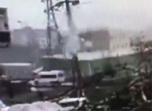 İntihar etmek için çıktığı direkte elektriğe kapılıp... - Resim: 3