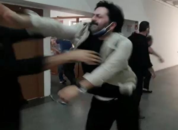 Bursa Adliyesi karıştı! Tekme ve yumruklar havada uçuştu - Resim: 2