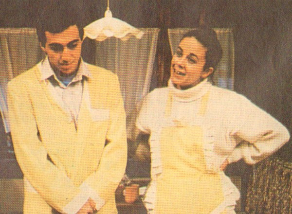 Fotoğraftaki bu 4 genci tanıdınız mı? Şimdi çok ünlüler... - Resim: 1