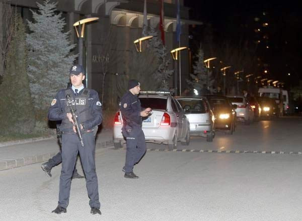 AK Parti'ye roketli saldırı - Resim: 3