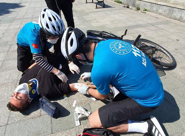 İstanbul'un ilk bisiklet ambulansları hizmete başladı - Resim: 0