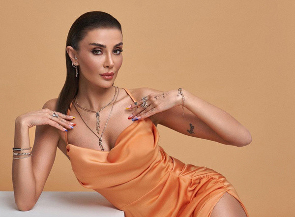 Ünlü manken Özge Ulusoy sevgilisi hakkında dedikleriyle herkesi şaşırttı! "Kem gözlüler var" - Resim: 1