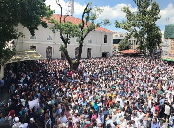 Tecavüze uğrayıp öldürülen kadın ve bebeğini binler uğurladı - Resim: 1