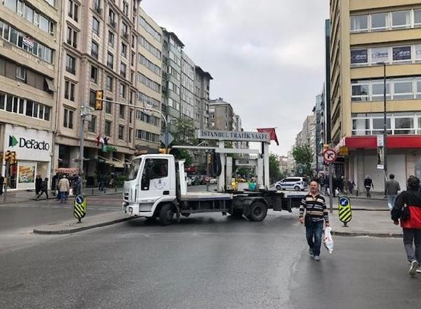 Taksim'e çıkmak isteyenlere polis müdahalesi - Resim: 4