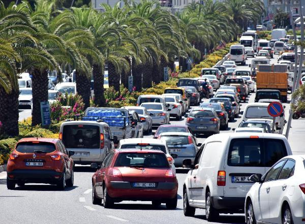 Uzun kuyruklar oluştu! Adım atılacak yer kalmadı - Resim: 4