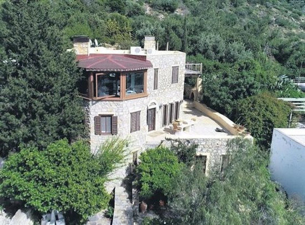 Can Dündar'ın villası da kaçak çıktı! 5 milyon TL değerinde ormanı işgal etmiş - Resim: 1