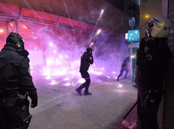 Polis Taksim'e girilmesine izin vermedi - Resim: 2