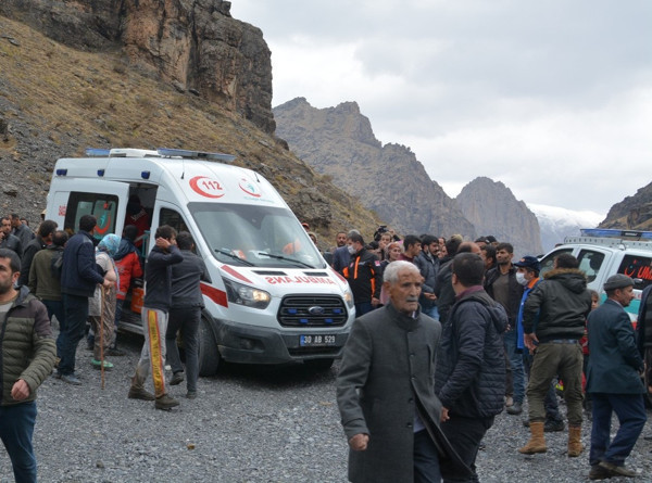 Hakkari'de 5 çocuk babası feci şekilde can verdi - Resim: 0
