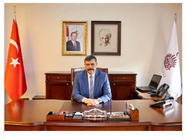 Çorum Valisi Mustafa Çiftçi Erdoğan resmini makamından indirdi! İmam Hatip ve İlahiyat mezunu - Resim: 1