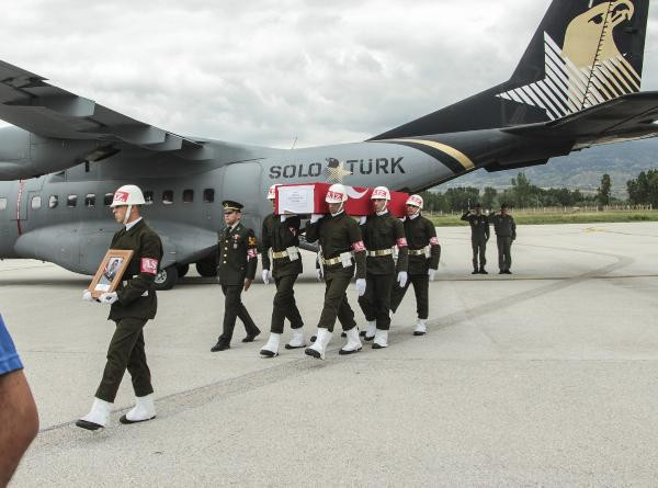 Şehit cenazesinde yürek yakan anlar! Hep yanındaydı... - Resim: 2